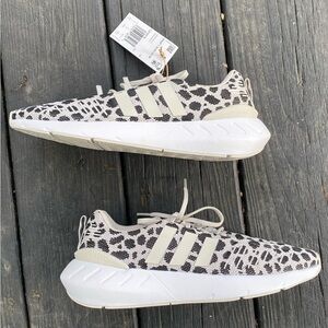 Women’s Adidas shoes size 8.5